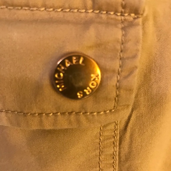 Michael Kors khaki skirt. Size 8 - Picture 3 of 6